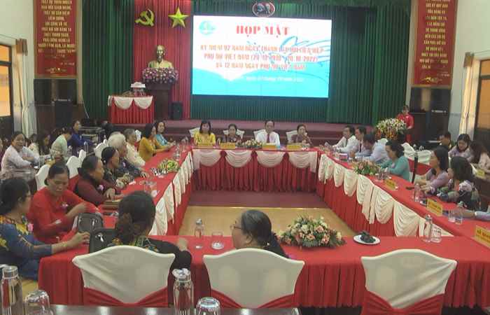 Mỹ Xuyên: Họp mặt nhân ngày Phụ nữ Việt Nam  